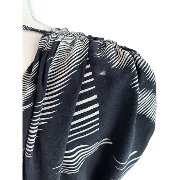 Black Halo Y2K 100% Silk Shift Dress V Back Plunge Neck Sleeveless Size 8 - Picture 11 of 11